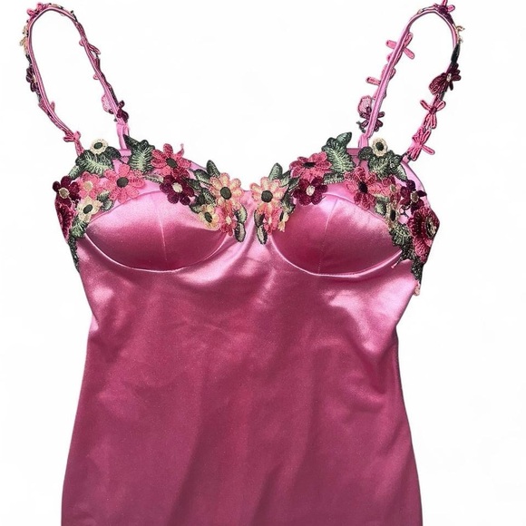 Elegant Pink Satin Dress - Picture 3 of 6